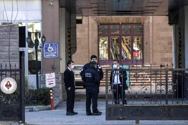Koronavirüsten karantinaya alınan vatandaş, canlı yayına bağlandı
