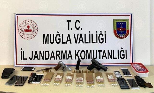Muğla'da Jandarma ekipleri 71 tüp kobra zehri ele geçirdi