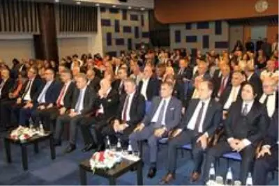 Nihat Özdemir: 'İzmir'e bir milli maç vermek istiyoruz' Nihat Özdemir: 'İzmir'e bir milli maç vermek istiyoruz'