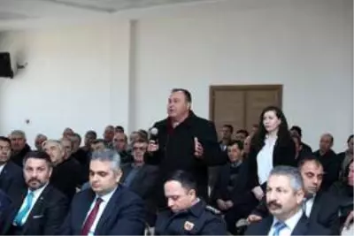 Vali Özdemir Çakacak, Sivrihisar'da vatandaşlarla bir araya geldi