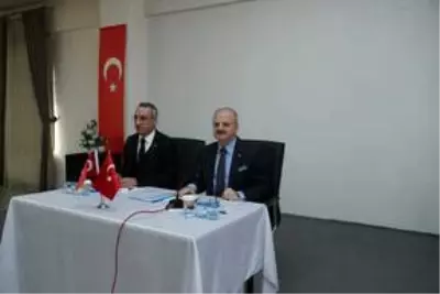 Vali Özdemir Çakacak, Sivrihisar'da vatandaşlarla bir araya geldi