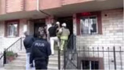 Yangında mahsur kalan 1'i bebek 3 kişiyi itfaiye kurtardı Yangında mahsur kalan 1'i bebek 3 kişiyi itfaiye kurtardı