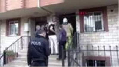Yangında mahsur kalan 1'i bebek 3 kişiyi itfaiye kurtardı Yangında mahsur kalan 1'i bebek 3 kişiyi itfaiye kurtardı