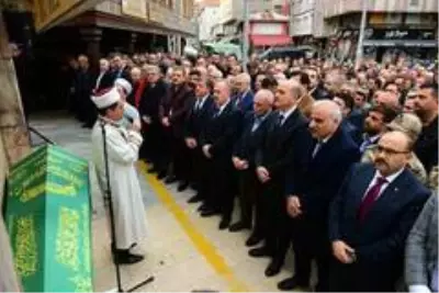 Bakan Soylu, Trabzon'da cenaze namazına katıldı Bakan Soylu, Trabzon'da cenaze namazına katıldı