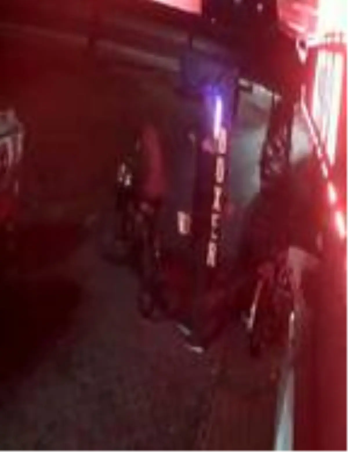 Boks makinesinden bozuk para hırsızlığı güvenlik kamerasında