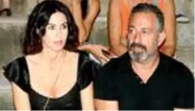Cem Yılmaz eski sevgilisi Defne Samyeli'yi sosyal medya hesaplarından takip etmeyi bıraktı Cem Yılmaz eski sevgilisi Defne Samyeli'yi sosyal medya hesaplarından takip etmeyi bıraktı