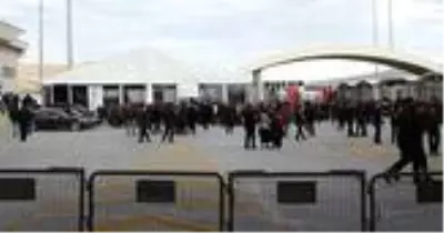 Çıldır Aktaş Sınır Kapısı, koronavirüsü vakasının artması nedeniyle geçişlere kapatıldı