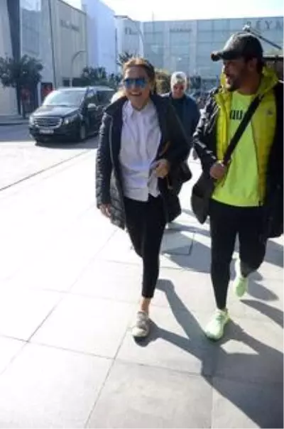 Demet Akalın'ın keyifli halleri dikkat çekti Demet Akalın'ın keyifli halleri dikkat çekti