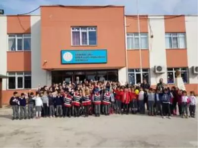 Erdemli'de jandarmadan öğrencilere trafik eğitimi Erdemli'de jandarmadan öğrencilere trafik eğitimi