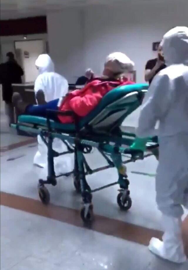 Erzurum'da koronavirüs şüphesiyle hastaneye getirilen vatandaşlara ait ilk görüntüler