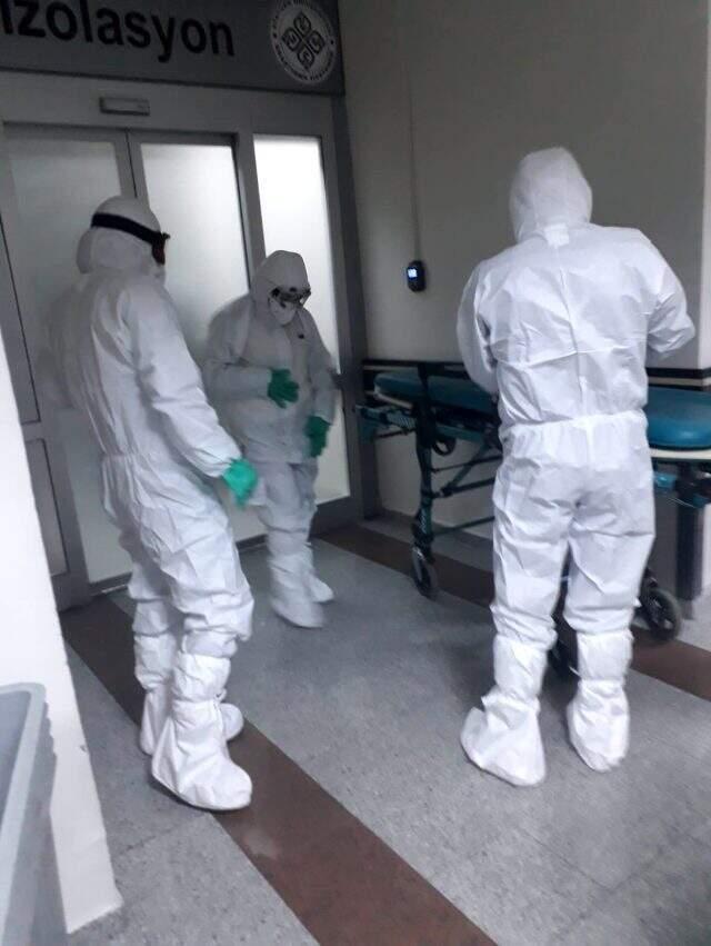 Erzurum'da koronavirüs şüphesiyle hastaneye getirilen vatandaşlara ait ilk görüntüler