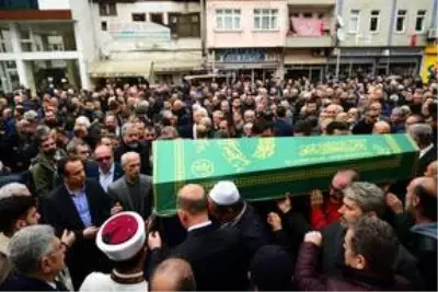 İçişleri Bakan Soylu, Trabzon'da cenaze törenine katıldı İçişleri Bakan Soylu, Trabzon'da cenaze törenine katıldı