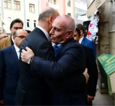 İçişleri Bakan Soylu, Trabzon'da cenaze törenine katıldı İçişleri Bakan Soylu, Trabzon'da cenaze törenine katıldı