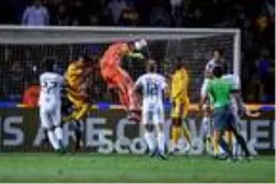 Kaleci Nahuel Guzman, attığı golle Tigres'yi çeyrek finale taşıdı
