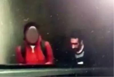 Metro istasyonu çıkışında kendini tatmin eden sapık kamerada! Metro istasyonu çıkışında kendini tatmin eden sapık kamerada!