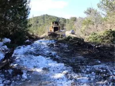 Mudurnu-Nallıhan kara yolundaki heyelan temizleme çalışmaları Mudurnu-Nallıhan kara yolundaki heyelan temizleme çalışmaları