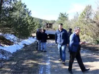 Mudurnu-Nallıhan kara yolundaki heyelan temizleme çalışmaları Mudurnu-Nallıhan kara yolundaki heyelan temizleme çalışmaları