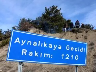 Mudurnu-Nallıhan kara yolundaki heyelan temizleme çalışmaları Mudurnu-Nallıhan kara yolundaki heyelan temizleme çalışmaları