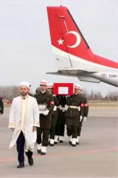 Şehit Uzman Onbaşı Şükrü Elibol'un naaşı Samsun'a getirildi Şehit Uzman Onbaşı Şükrü Elibol'un naaşı Samsun'a getirildi
