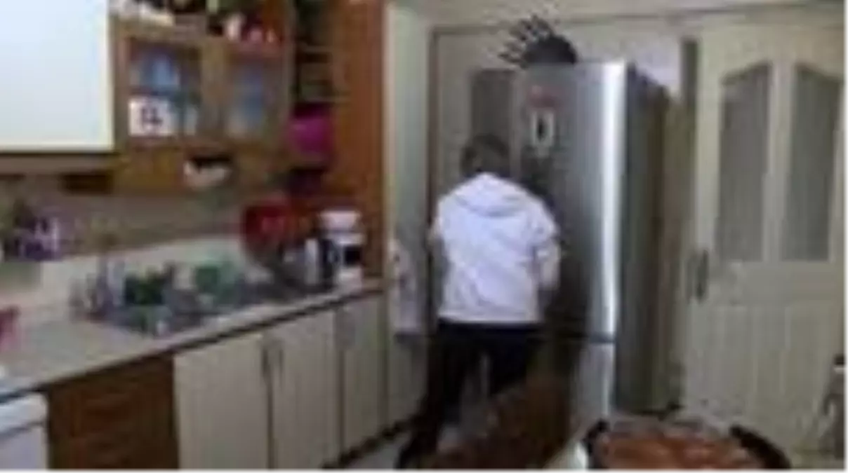 Yatağa bağımlı genç 10 yıl sonra ilk adımını attı