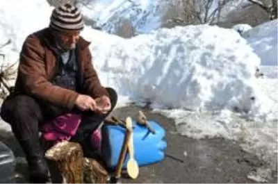 Yüksekovalı Düzen, 100 yıllık dede mesleğini sürdürüyor Yüksekovalı Düzen, 100 yıllık dede mesleğini sürdürüyor
