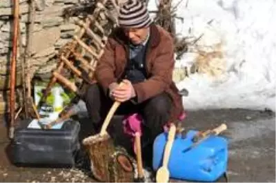 Yüksekovalı Düzen, 100 yıllık dede mesleğini sürdürüyor Yüksekovalı Düzen, 100 yıllık dede mesleğini sürdürüyor