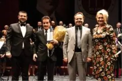 Zekai Tunca 50'inci sanat yılını Bilecik'te kutladı Zekai Tunca 50'inci sanat yılını Bilecik'te kutladı