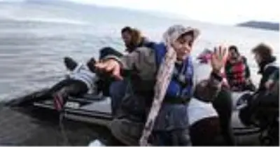 Çanakkale'den yola çıkan ve 30 düzensiz göçmeni taşıyan şişme bot, Yunanistan'a ulaştı