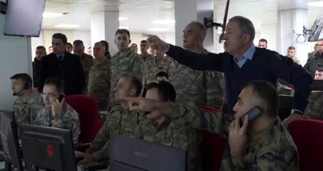 Bakan Hulusi Akar'ın komutanlara vurun emrini verdiği anların görüntüleri yayınlandı.