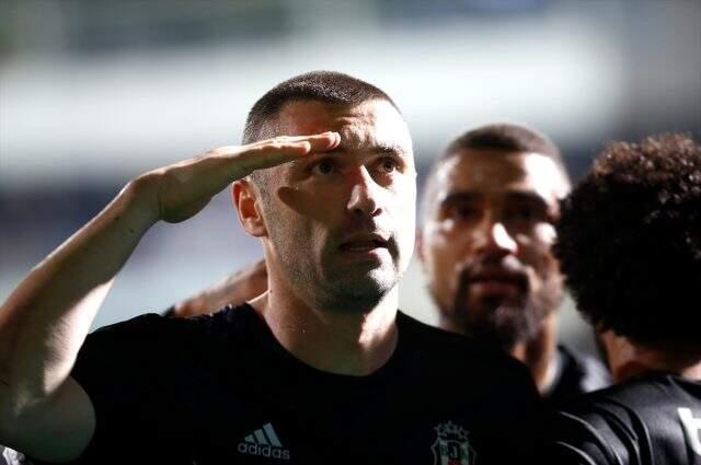 Beşiktaş, Alanyaspor'u Burak Yılmaz'ın golleriyle 2-1 yendi
