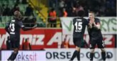 Beşiktaş, Alanyaspor'u Burak Yılmaz'ın golleriyle 2-1 yendi