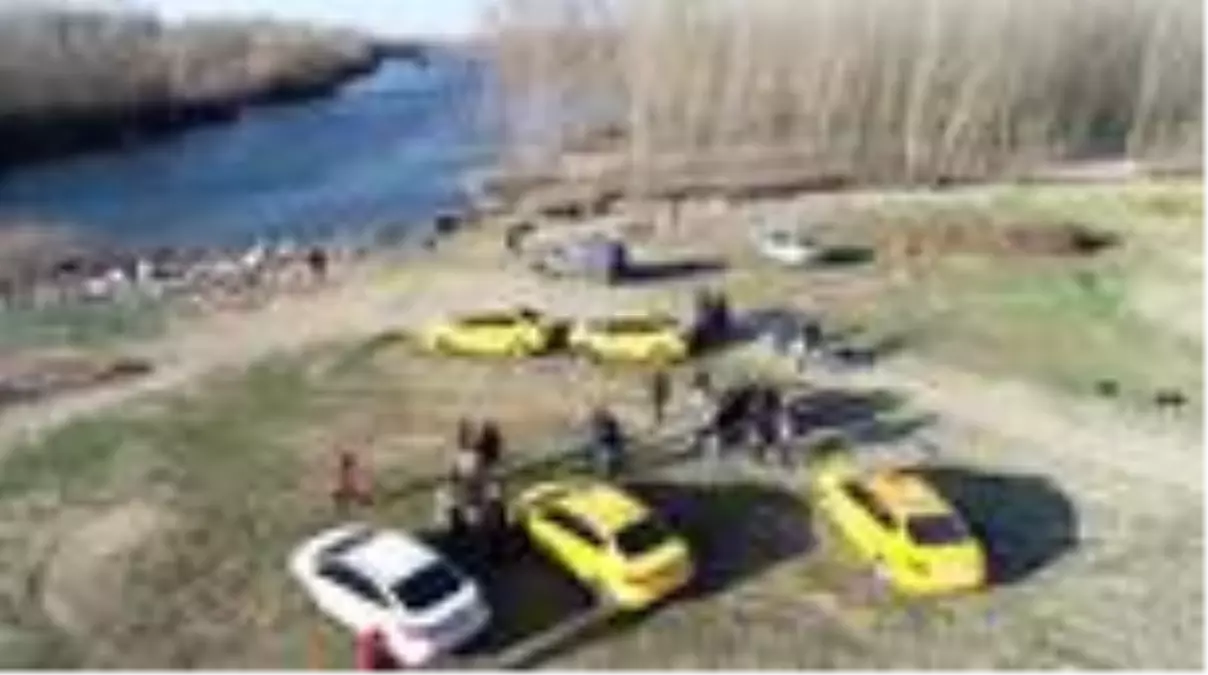 Düzensiz göçmenlerin Meriç'i aşıp Yunanistan'a geçişi görüntülendi (2)