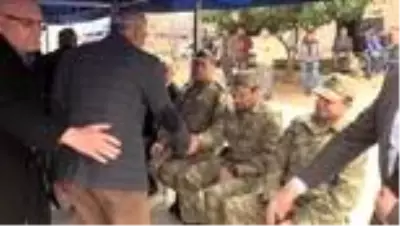 İdlib'de şehit olan Uzman Çavuş Selman Cankara'nın ailesine acı haber verildi İdlib'de şehit olan Uzman Çavuş Selman Cankara'nın ailesine acı haber verildi