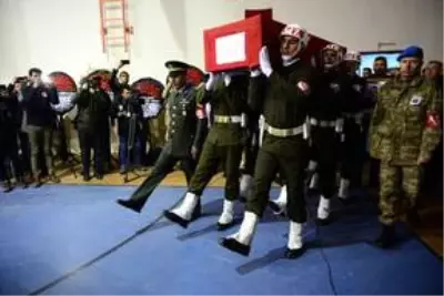 İdlib şehidi Piyade Uzman Onbaşı Kurtulmuş son yolculuğuna uğurlandı İdlib şehidi Piyade Uzman Onbaşı Kurtulmuş son yolculuğuna uğurlandı