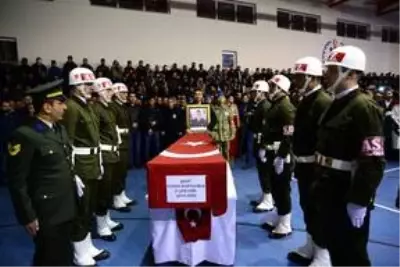İdlib şehidi Piyade Uzman Onbaşı Kurtulmuş son yolculuğuna uğurlandı İdlib şehidi Piyade Uzman Onbaşı Kurtulmuş son yolculuğuna uğurlandı