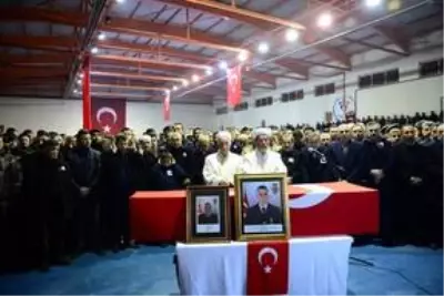 İdlib şehidi Piyade Uzman Onbaşı Kurtulmuş son yolculuğuna uğurlandı İdlib şehidi Piyade Uzman Onbaşı Kurtulmuş son yolculuğuna uğurlandı