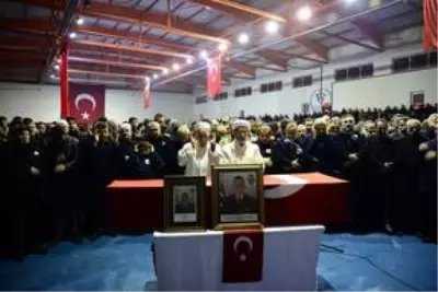 İdlib şehidi Piyade Uzman Onbaşı Kurtulmuş son yolculuğuna uğurlandı İdlib şehidi Piyade Uzman Onbaşı Kurtulmuş son yolculuğuna uğurlandı