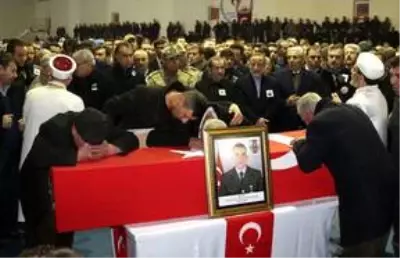 İdlib şehidi Piyade Uzman Onbaşı Kurtulmuş son yolculuğuna uğurlandı İdlib şehidi Piyade Uzman Onbaşı Kurtulmuş son yolculuğuna uğurlandı
