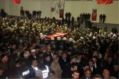 İdlib şehidi Piyade Uzman Onbaşı Kurtulmuş son yolculuğuna uğurlandı İdlib şehidi Piyade Uzman Onbaşı Kurtulmuş son yolculuğuna uğurlandı