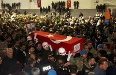 İdlib şehidi Piyade Uzman Onbaşı Kurtulmuş son yolculuğuna uğurlandı İdlib şehidi Piyade Uzman Onbaşı Kurtulmuş son yolculuğuna uğurlandı