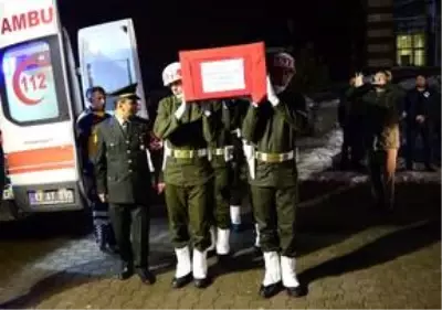 İdlib şehidi Piyade Uzman Onbaşı Kurtulmuş son yolculuğuna uğurlandı İdlib şehidi Piyade Uzman Onbaşı Kurtulmuş son yolculuğuna uğurlandı