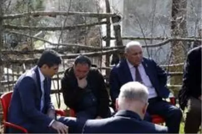 İdlib'de şehit olan askerimiz Tolga Can Yılmaz'ın babasına acı haber, fidan dikmeye gittiği memleketinde verildi İdlib'de şehit olan askerimiz Tolga Can Yılmaz'ın babasına acı haber, fidan dikmeye gittiği memleketinde verildi