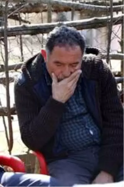 İdlib'de şehit olan askerimiz Tolga Can Yılmaz'ın babasına acı haber, fidan dikmeye gittiği memleketinde verildi İdlib'de şehit olan askerimiz Tolga Can Yılmaz'ın babasına acı haber, fidan dikmeye gittiği memleketinde verildi