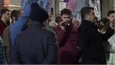 İdlib'deki hain saldırının ardından Rusya'nın İstanbul Başkonsolosluğu önünde protesto: Şehitlerin hesabı sorulacak İdlib'deki hain saldırının ardından Rusya'nın İstanbul Başkonsolosluğu önünde protesto: Şehitlerin hesabı sorulacak