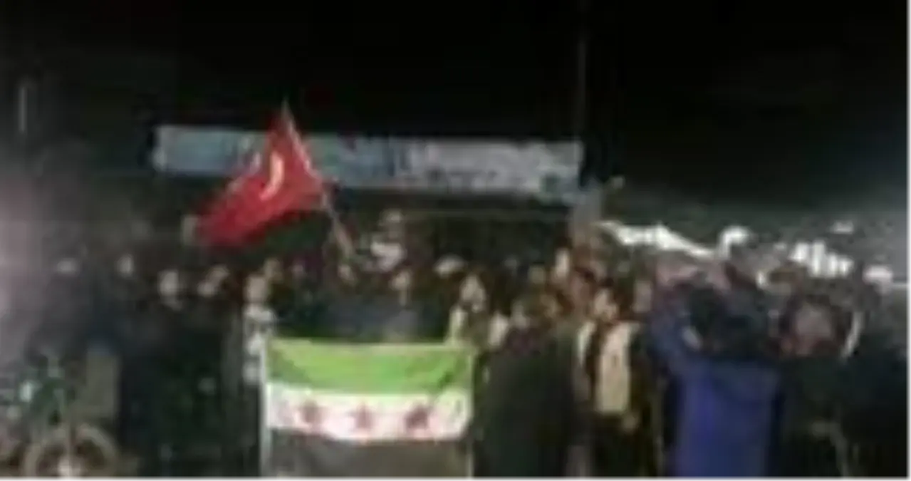 İdlip'teki hain saldırı sonrası Halep halkından Türk askerine destek gösterisi düzenlendi.