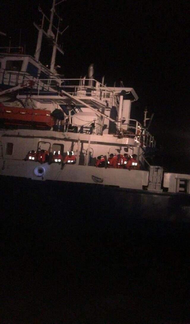Denizde korku dolu anlar! Tuzla'da süreklenen gemi başka bir gemiye çarptı.