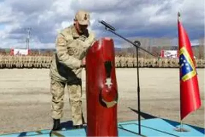 Mezun olan uzman jandarmalar, 'vatan bölünmez' diye haykırdı Mezun olan uzman jandarmalar, 'vatan bölünmez' diye haykırdı