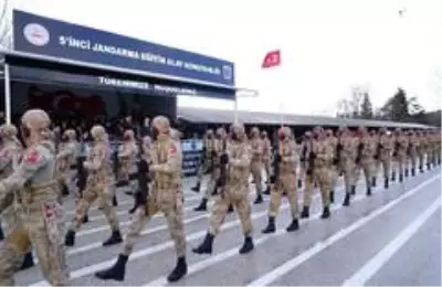 Mezun olan uzman jandarmalar, 'vatan bölünmez' diye haykırdı Mezun olan uzman jandarmalar, 'vatan bölünmez' diye haykırdı