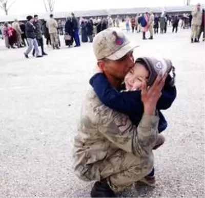 Mezun olan uzman jandarmalar, 'vatan bölünmez' diye haykırdı Mezun olan uzman jandarmalar, 'vatan bölünmez' diye haykırdı