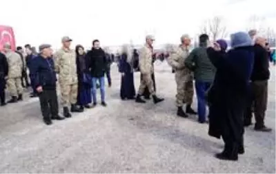 Mezun olan uzman jandarmalar, 'vatan bölünmez' diye haykırdı Mezun olan uzman jandarmalar, 'vatan bölünmez' diye haykırdı